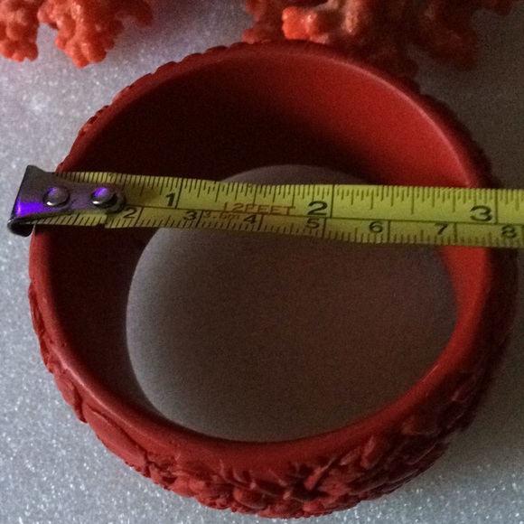 Vintage engraved cinnabar bangle - Picture 7 of 7